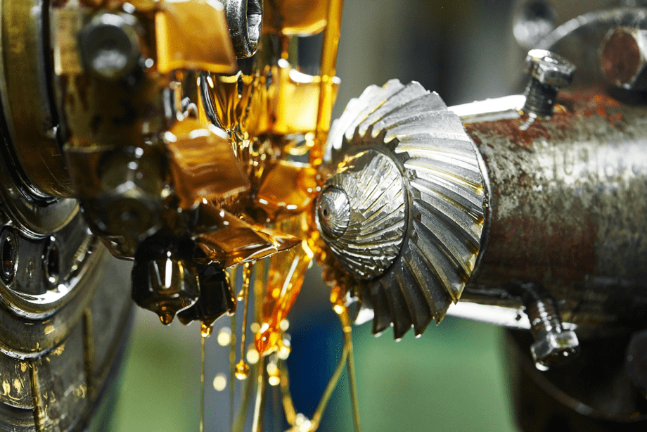 Tratamiento de aceites industriales